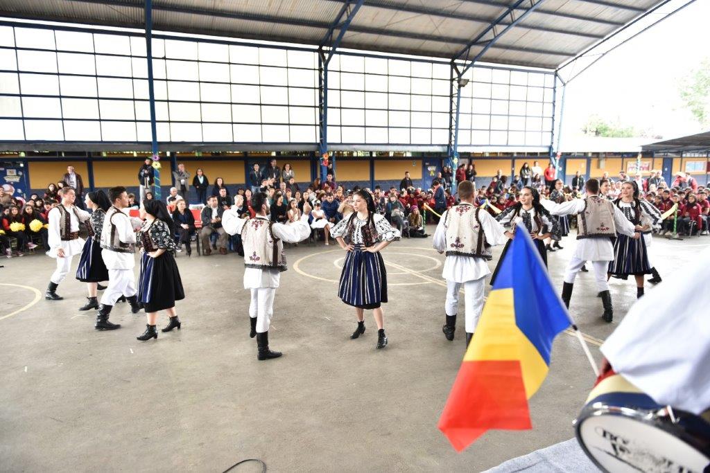 Ansamblul Folcloric Sinca Noua in Macul Chile 2017, Reprezentatie la Colegio JOSE BERNARDO SUAREZ